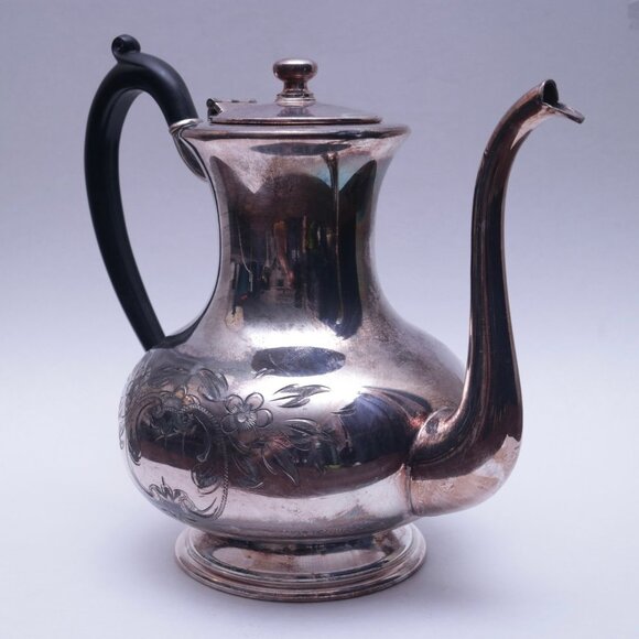 WM A. Rogers Vintage Tea Pot Kettle, Silver Plated Teapot - Picture 2 of 6